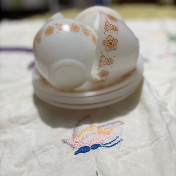 Vintage Termo- Rey Floral Milk Glass Cups and Saucers Set - Picture 3 of 8